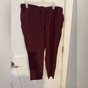 Lululemon Athletica Maroon Ankle cropped pants